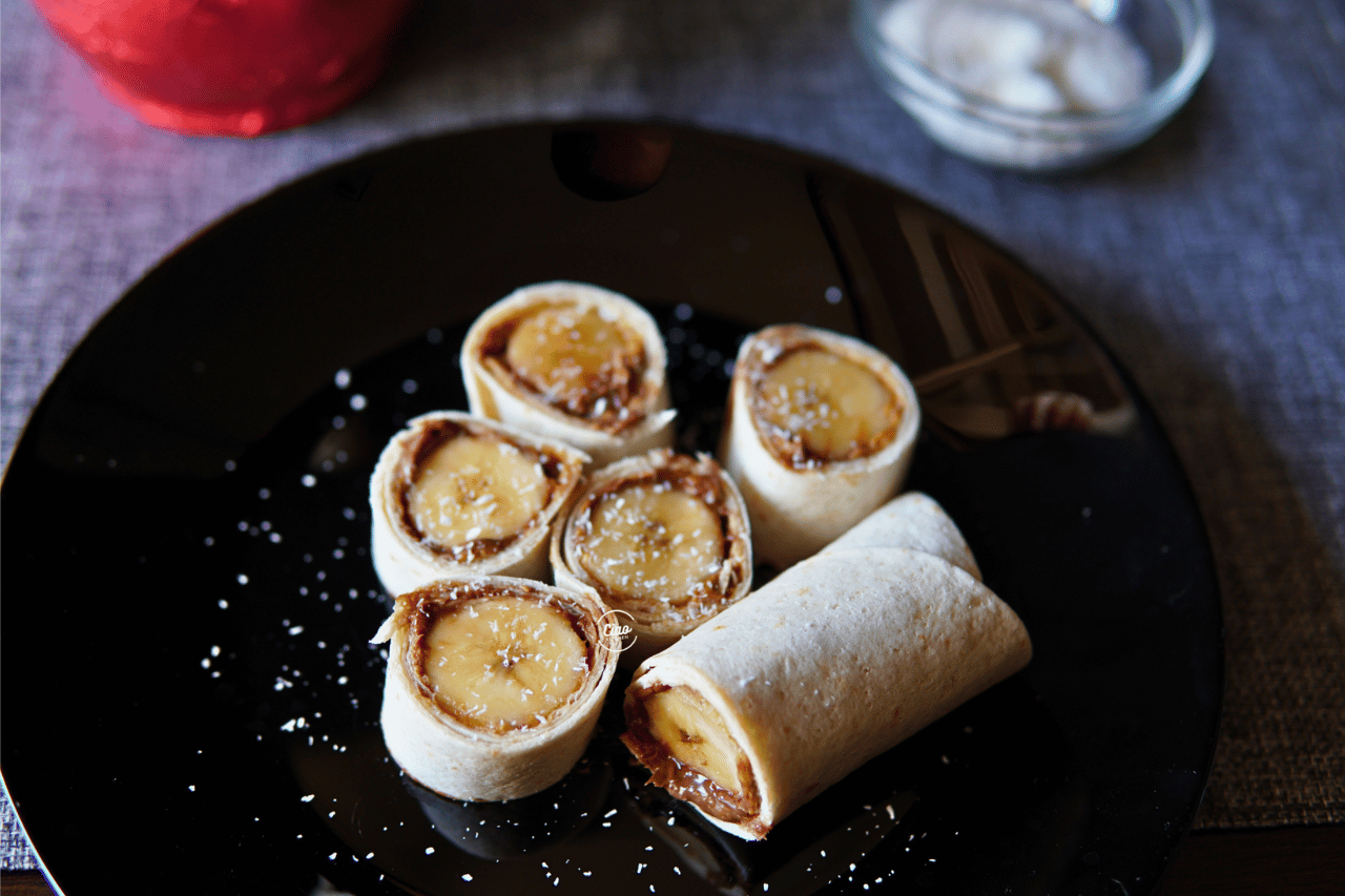 Banana tortilja sa kikiriki puterom i nutelom, Bannana tortilla wrap with Nutella and peanut butter