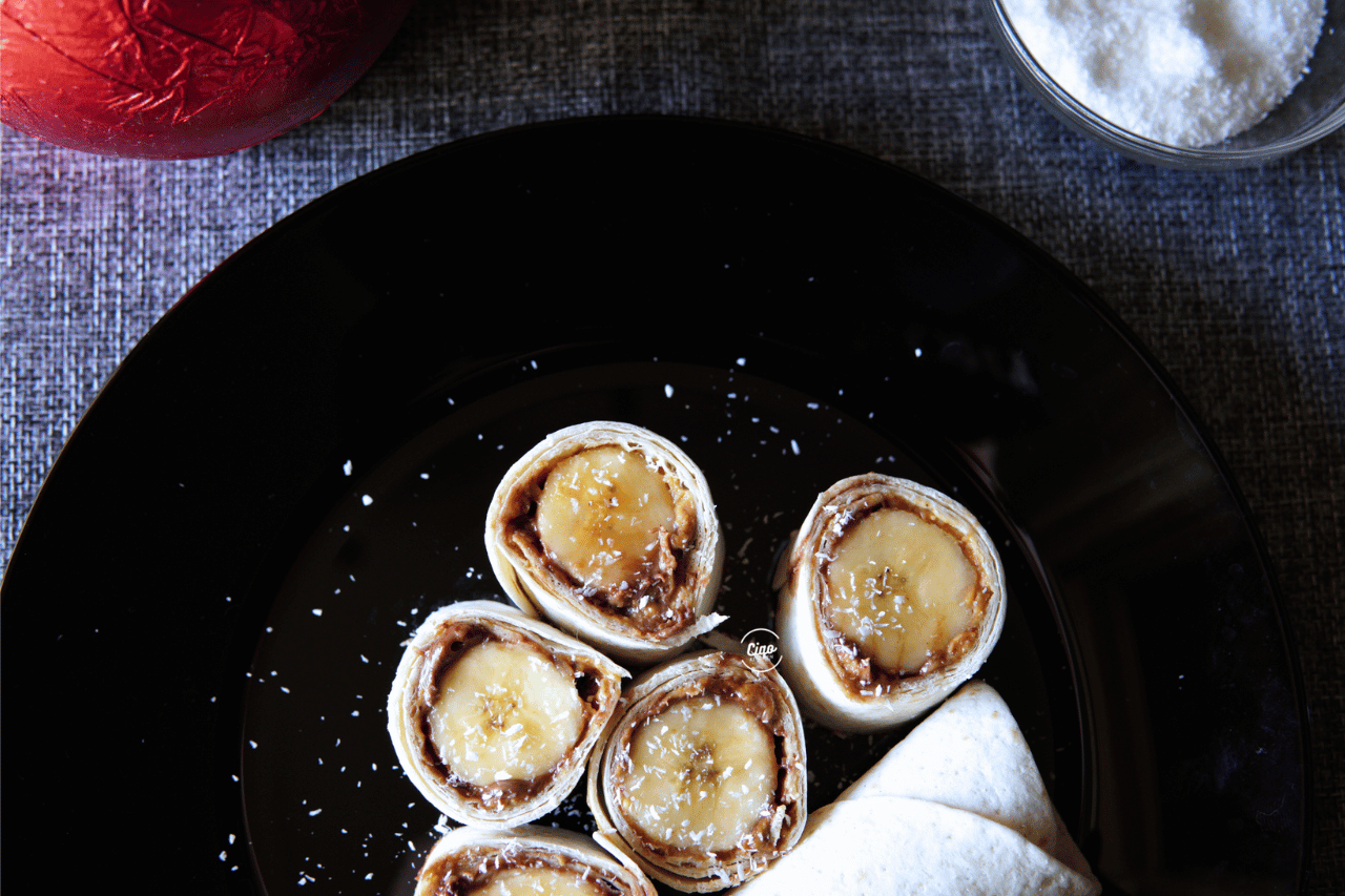 Banana tortilja sa kikiriki puterom i nutelom, Bannana tortilla wrap with Nutella and peanut butter