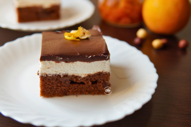 Maskarpone kolac na tanjiru, Maskarpone cake on a plate