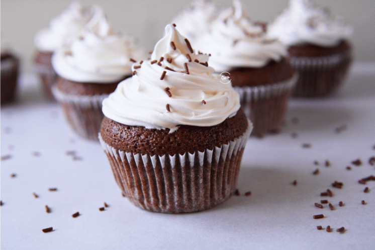 Coko mafini sa frostingom, Choco muffins with frosting