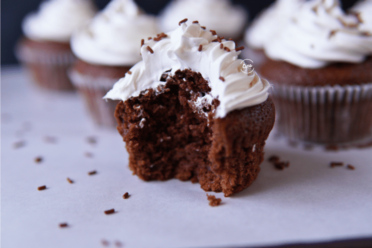 Coko mafini sa frostingom, Choco muffins with frosting