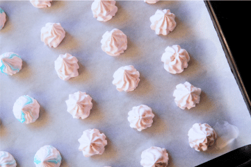 Puslice na plehu, Meringue cookies on baking tray