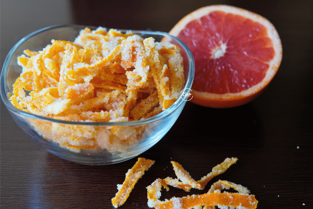 Kandirana kora narandže u činiji, Candied orange peel in a bowl