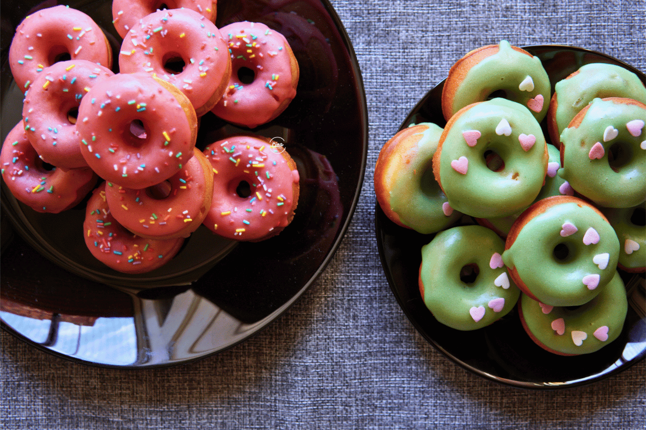 Male krofne na tanjiru, Little doughnuts on a plate