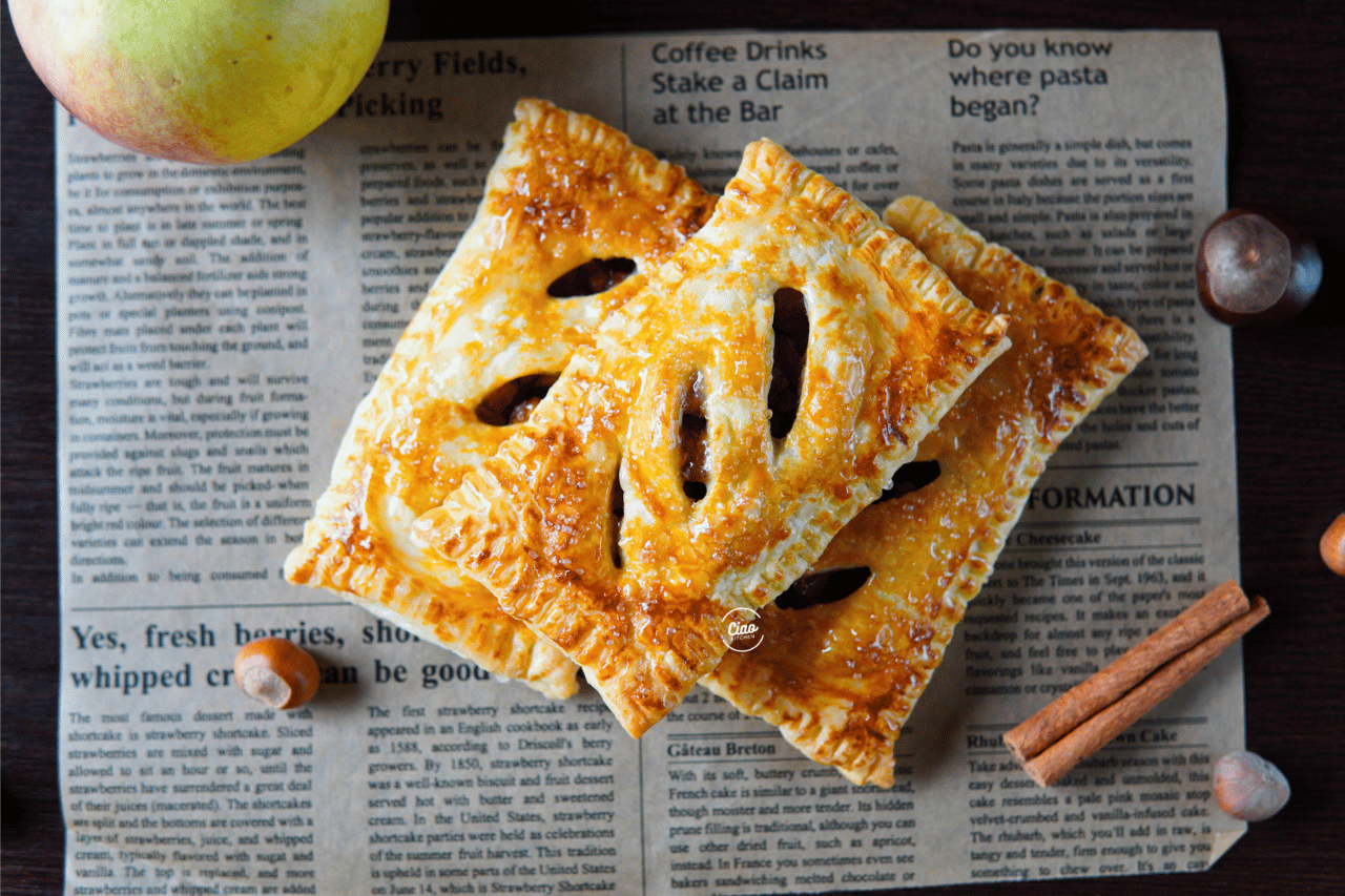 Pita sa jabukom na papiru za pečenje sa jabukom i cimetom, Apple pie on baking paper with apple and cinnamon