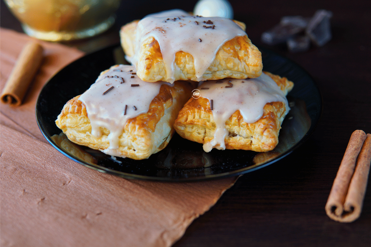 Pop Tart sa cimetom na tanjiru, Cinammon Pop Tart on a plate