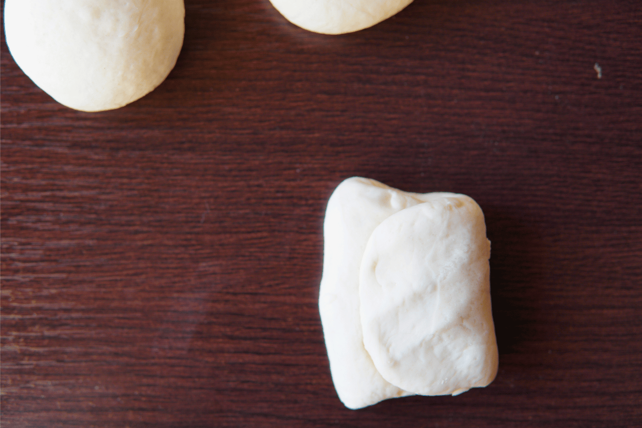 Preklapanje testa sa desne strane, Fold the dough from right side