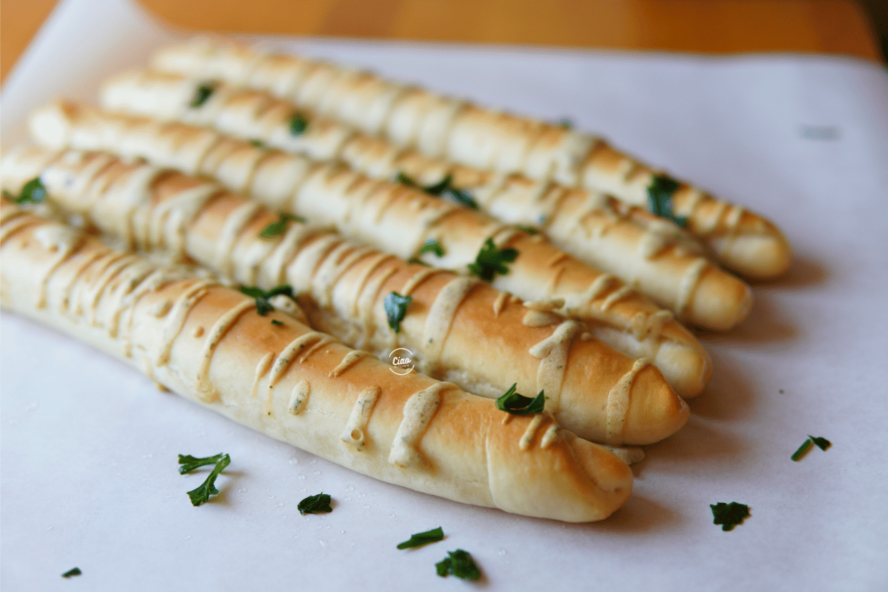 Štapići sa prelivom od belog luka i peršuna, Sticks with garlic and parsley dressing