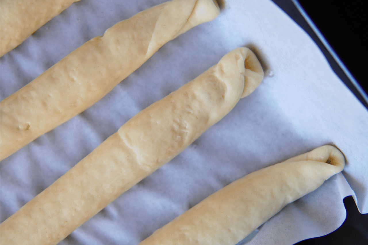 Zarolani štapići u plehu, Rolled sticks in tray